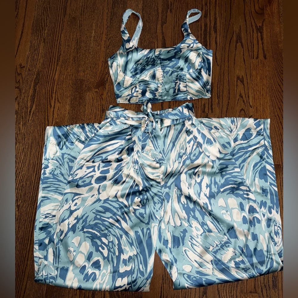 House of Harlow 1960 Blue and White Two-Piece Crop Top and Wide Leg Pants Set